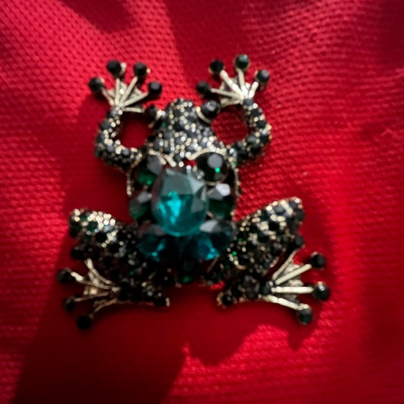 Emerald Green Frog Gold Plated Brooch NWT - Picture 3 of 4